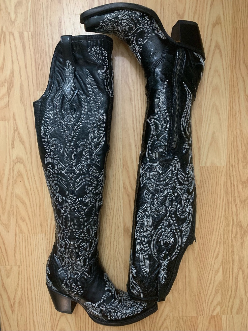Corral Black Leather Knee-High Heeled Boots with Silver Embroidery Size 6M